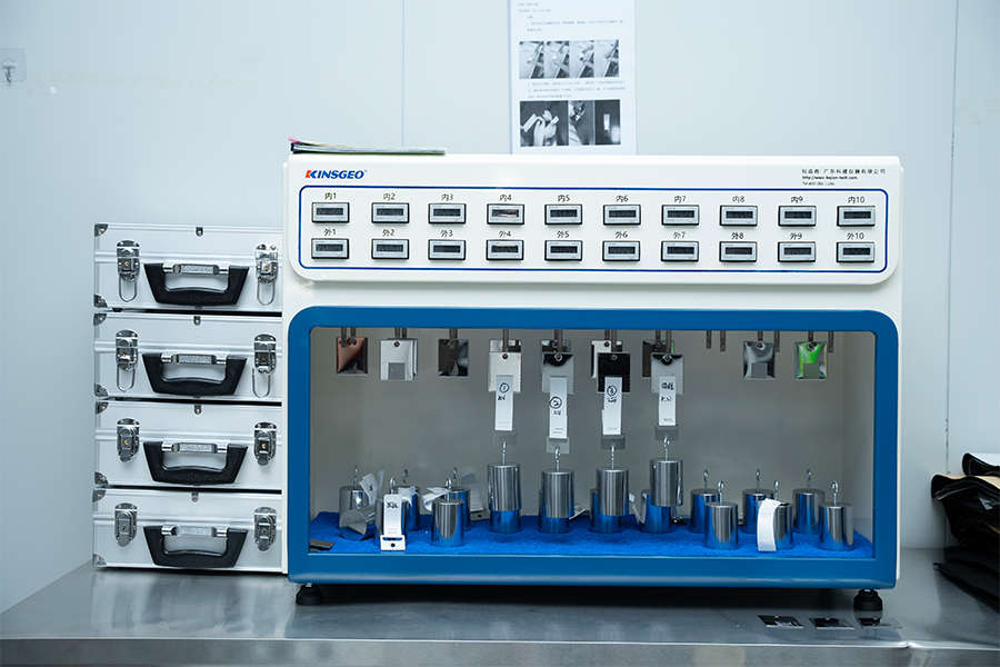 Makintab na puting pp