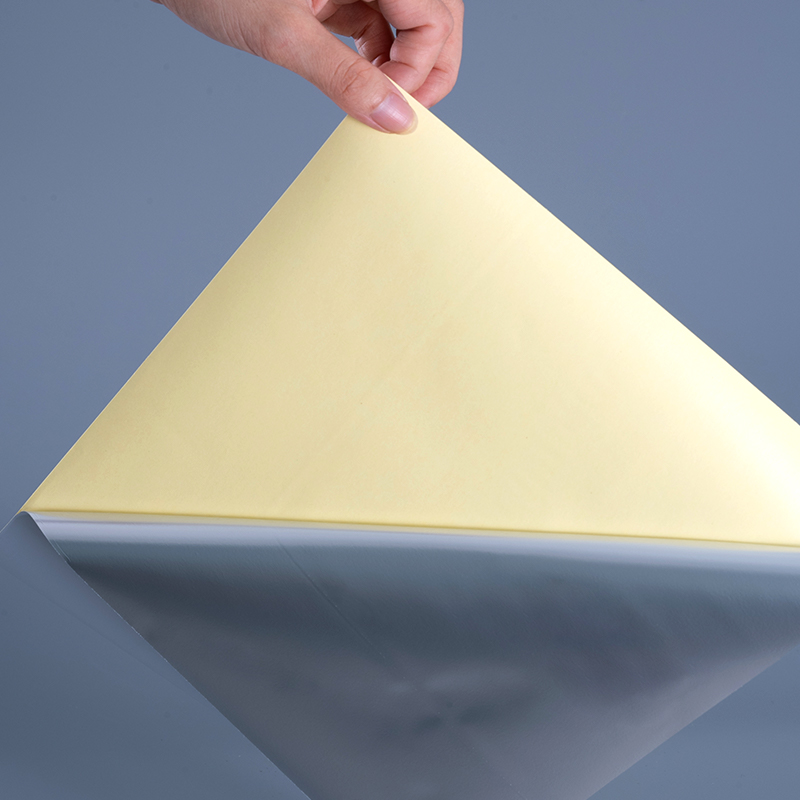 50mic glossy puting polyester pet film self adhesive label na may solvent acrylic adhesive jumbo roll para sa digital printing