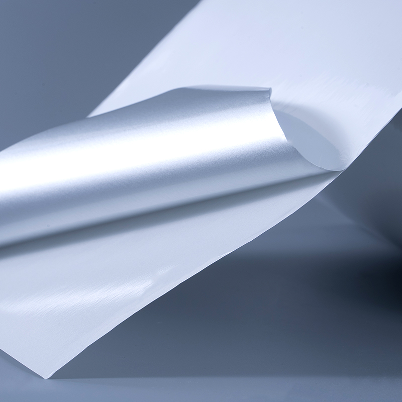 25mic glossy puting aluminized polyester film self adhesive label na may water-based acrylic adhesive para sa pag-print ng inkjet