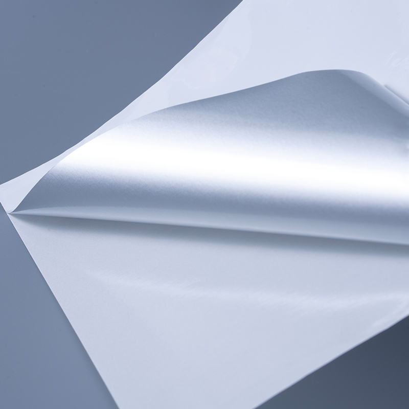 25mic glossy puting aluminized polyester film self adhesive label na may water-based acrylic adhesive para sa pag-print ng inkjet