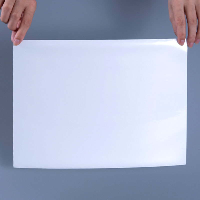 25mic glossy puting aluminized polyester film self adhesive label na may water-based acrylic adhesive para sa pag-print ng inkjet